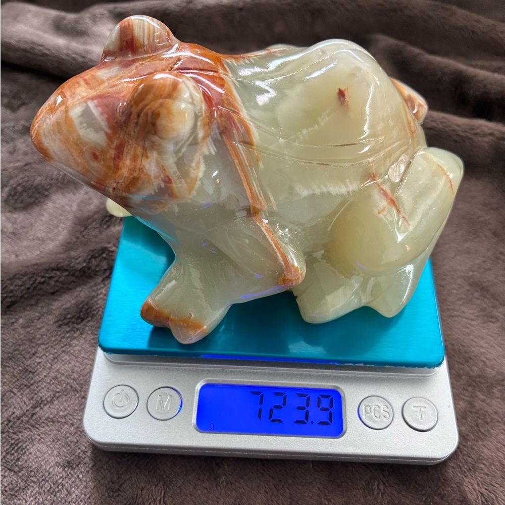 Carved Green Onyx Frog Figurine - Picture 9 of 9